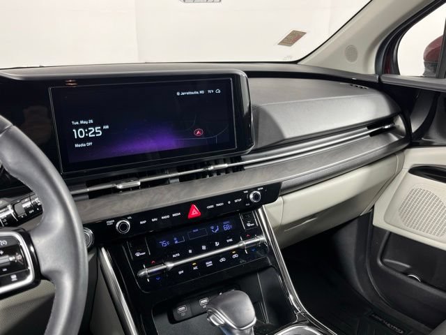 Used 2024 Kia Carnival EX FWD image 20