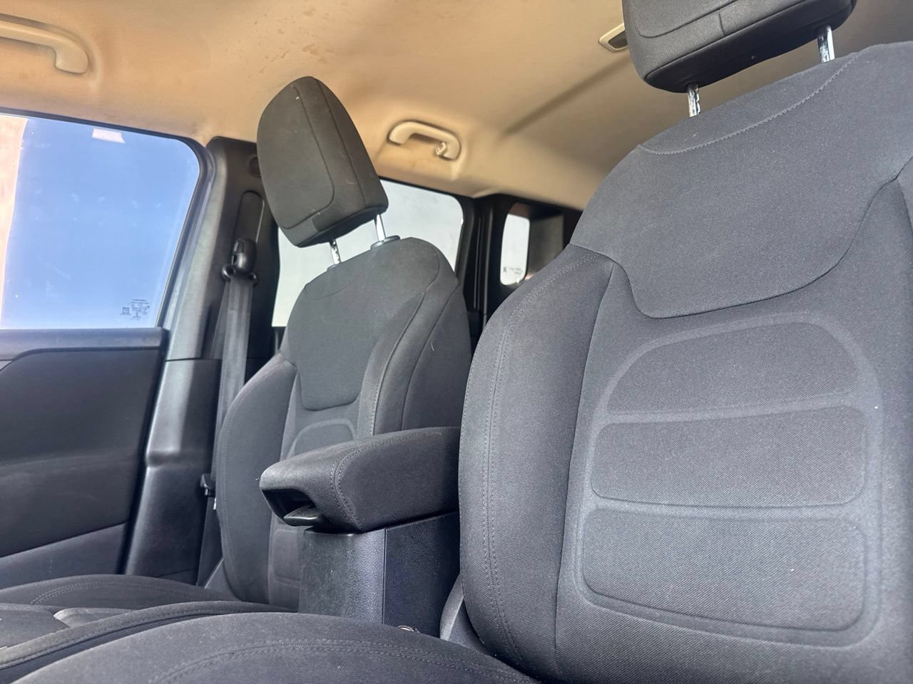 Used 2019 Jeep Renegade Latitude FWD image 38