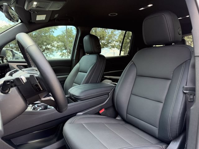 Used 2026 Chevrolet Traverse LT w/ Midnight/Sport Edition FWD image 7