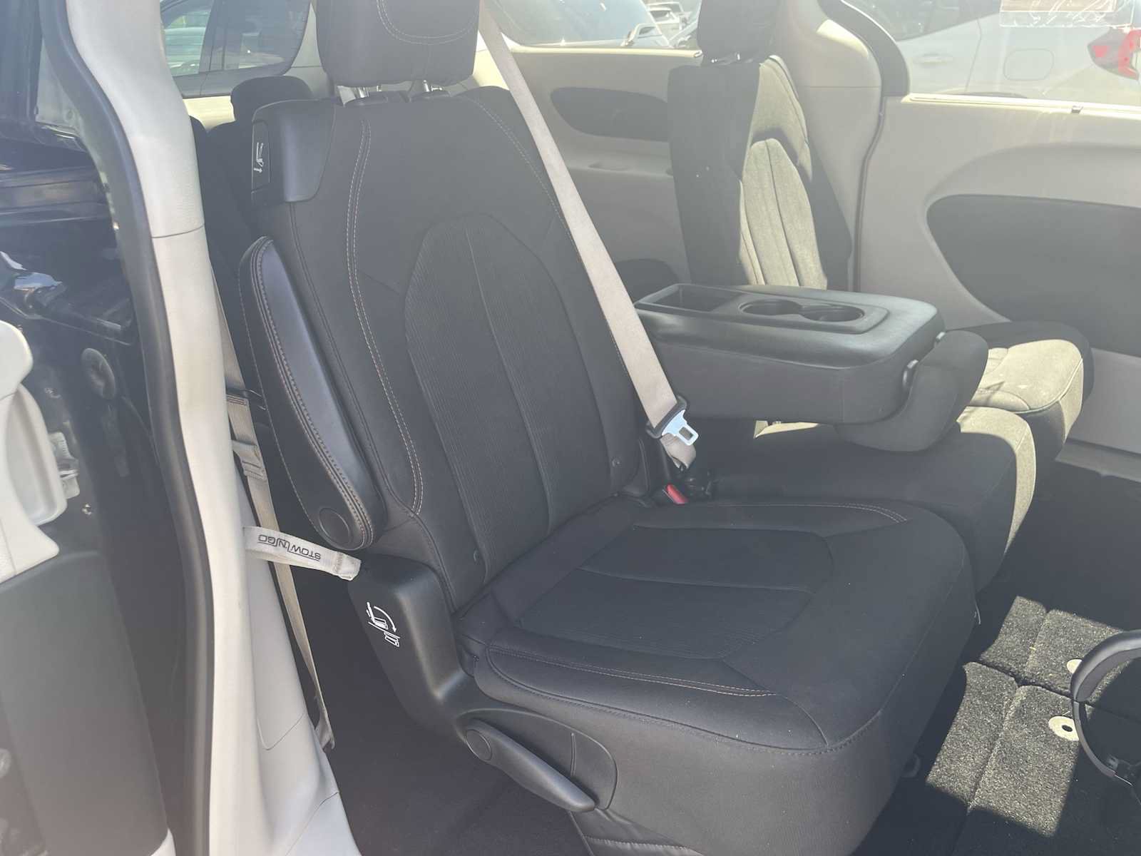 Used 2018 Chrysler Pacifica Touring Plus w/ Tire & Wheel Group FWD image 25