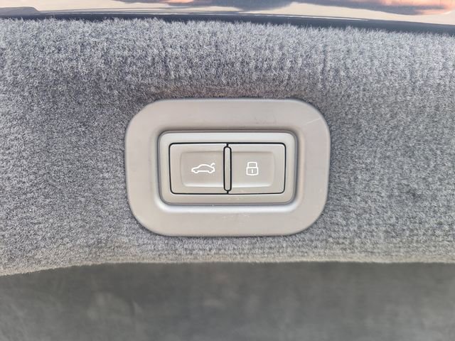 Used 2021 Bentley Flying Spur V8 image 11