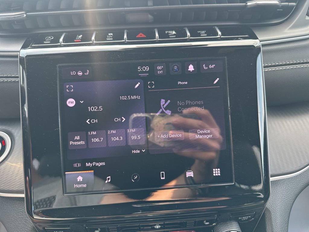 New 2025 Jeep Grand Cherokee L Altitude image 32