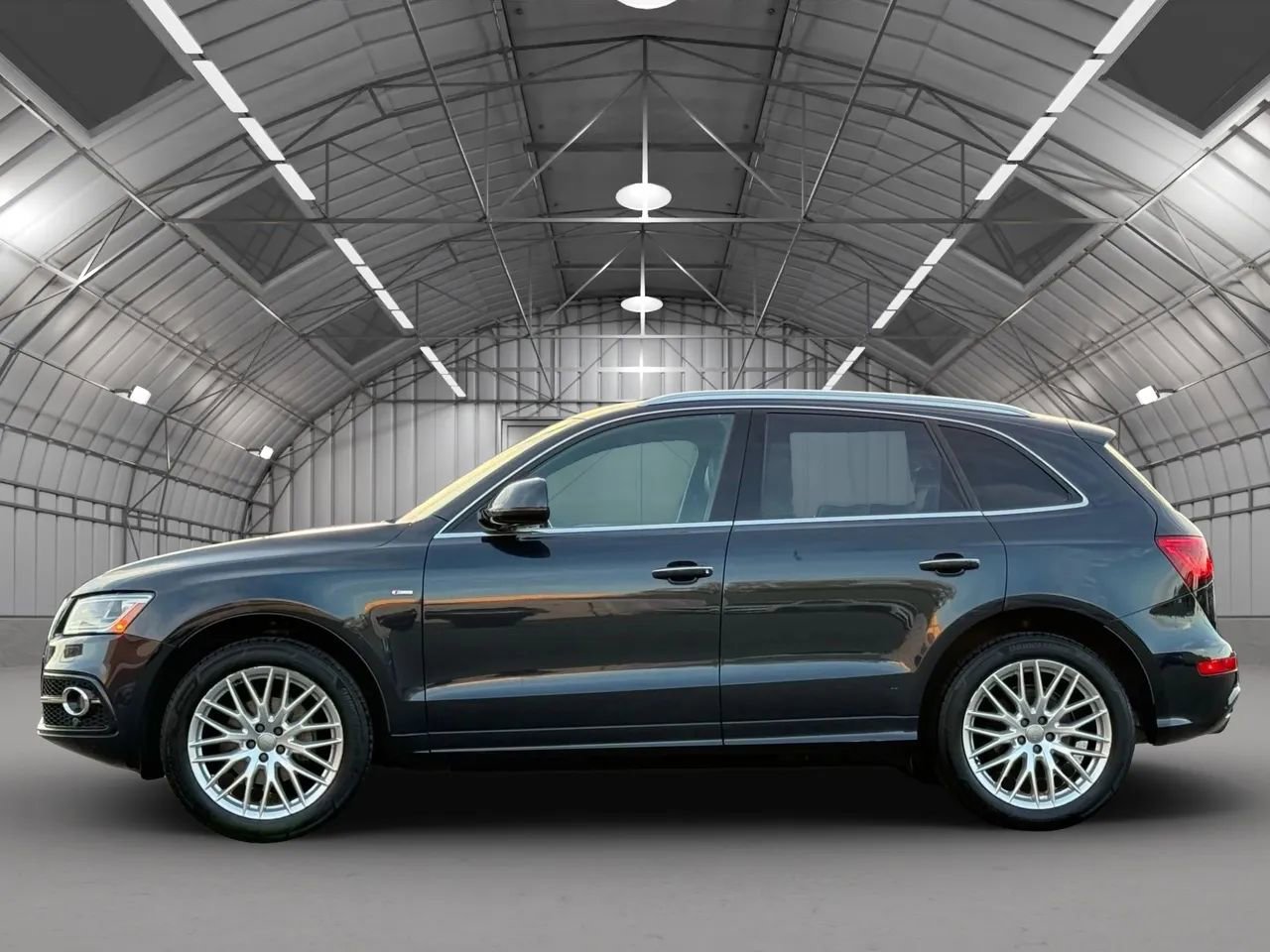 Used 2017 Audi Q5 2.0T Premium Plus w/ Technology Package image 4