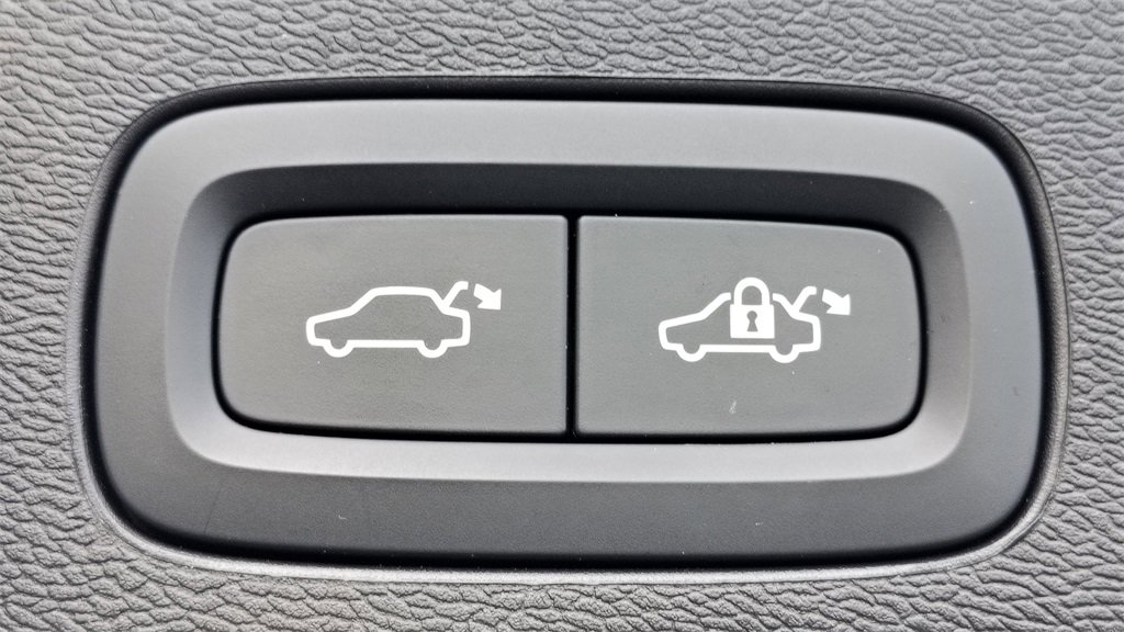 Certified 2025 Volvo XC60 B5 Plus image 29