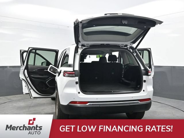Used 2022 Jeep Grand Cherokee Laredo w/ Luxury Tech Group I AWD/4WD image 54