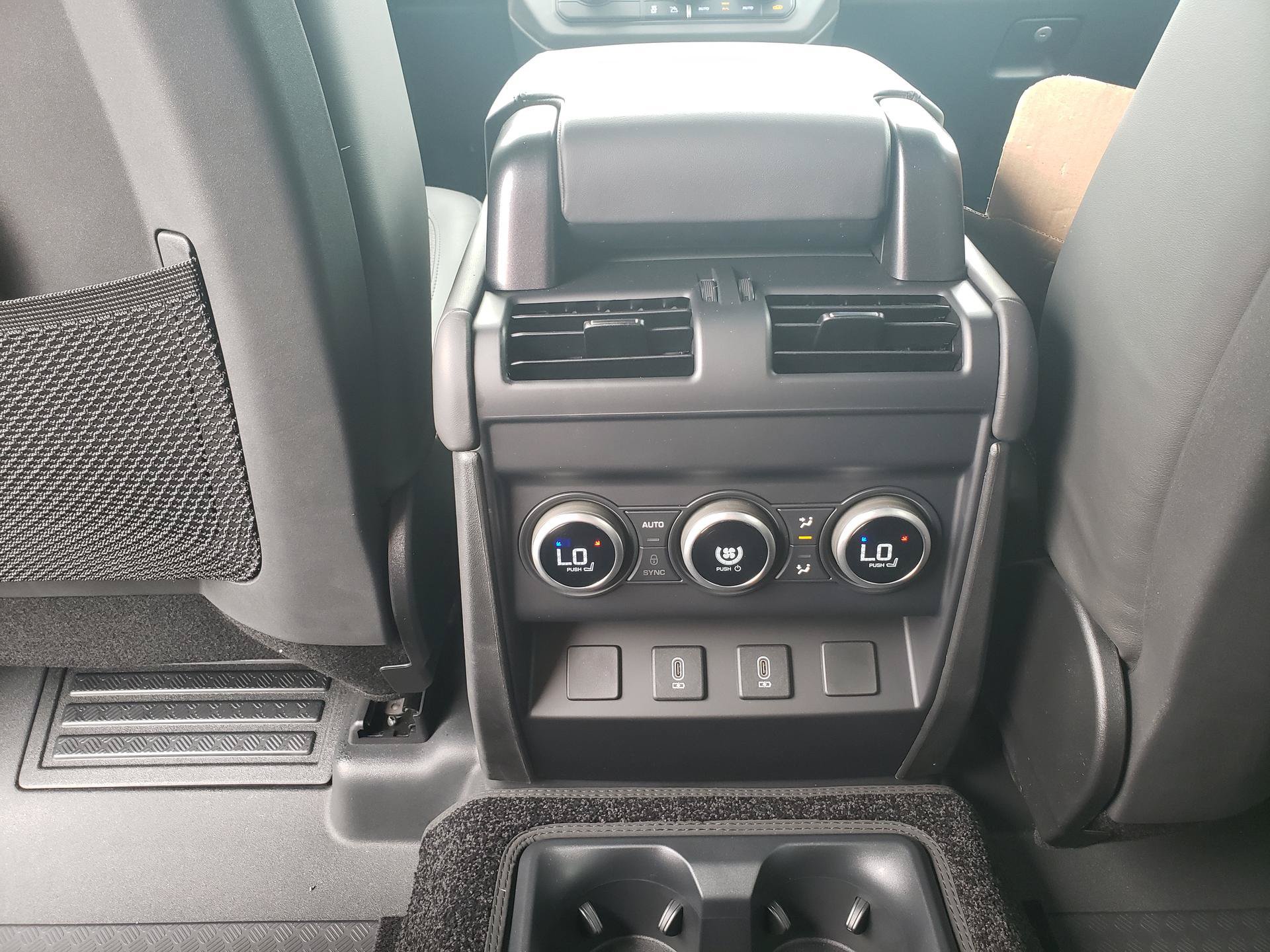 New 2026 Land Rover Defender 130 X-Dynamic SE AWD/4WD image 14