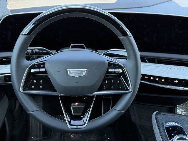 New 2025 Cadillac Optiq Luxury 2 image 17