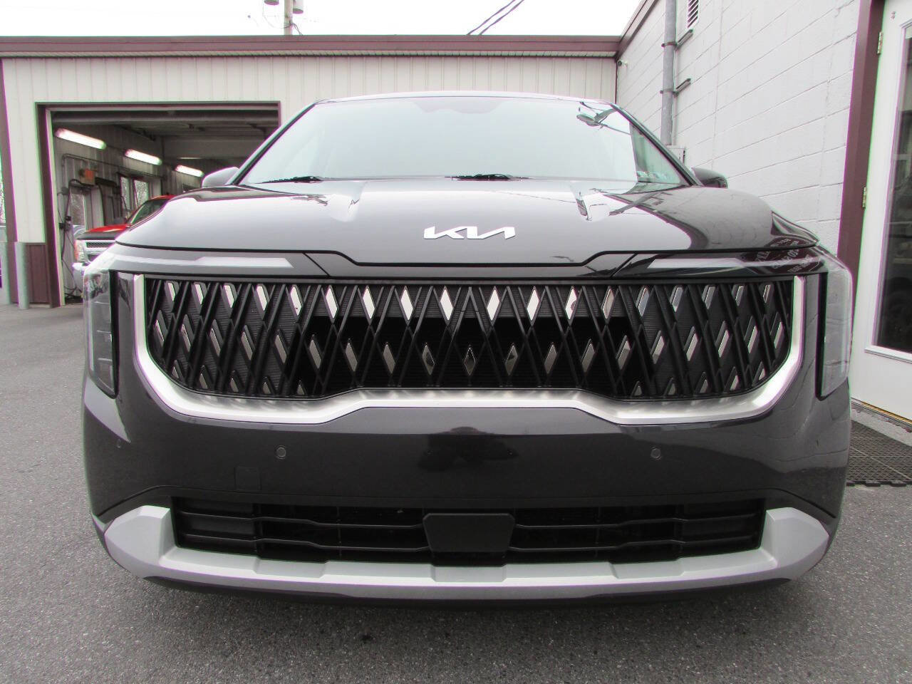 Used 2025 Kia Carnival image 3