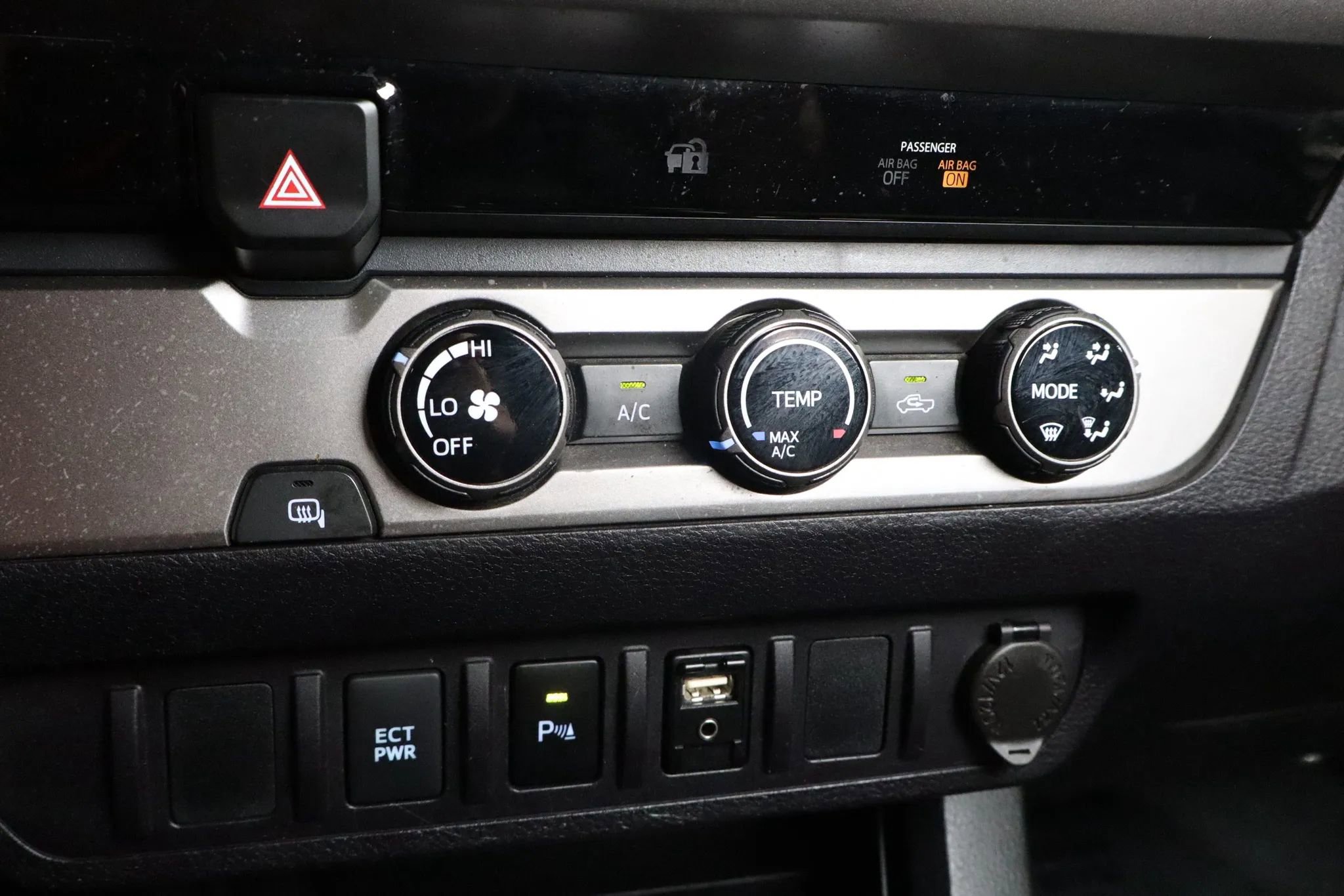 Used 2017 Toyota Tacoma SR5 w/ Tow Package image 19