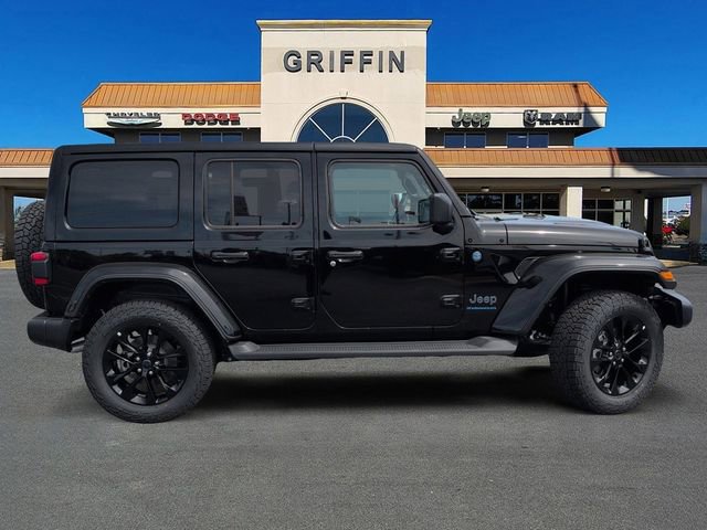 Used 2025 Jeep Wrangler Sahara 4xe image 3
