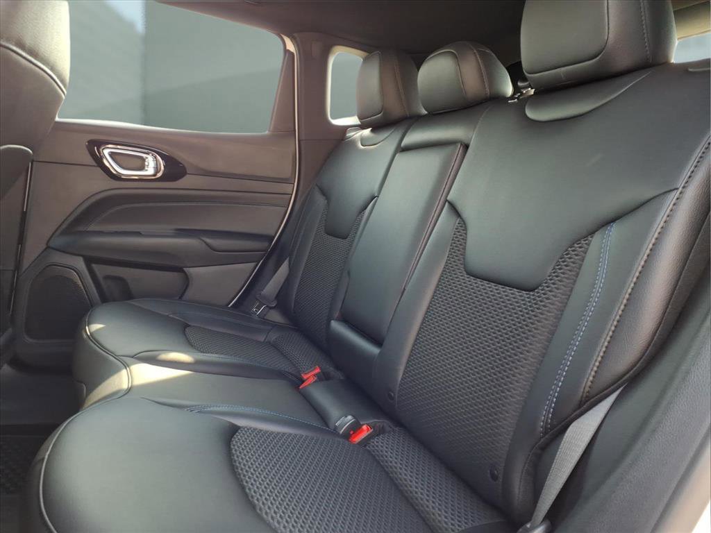 New 2026 Jeep Compass Latitude image 10