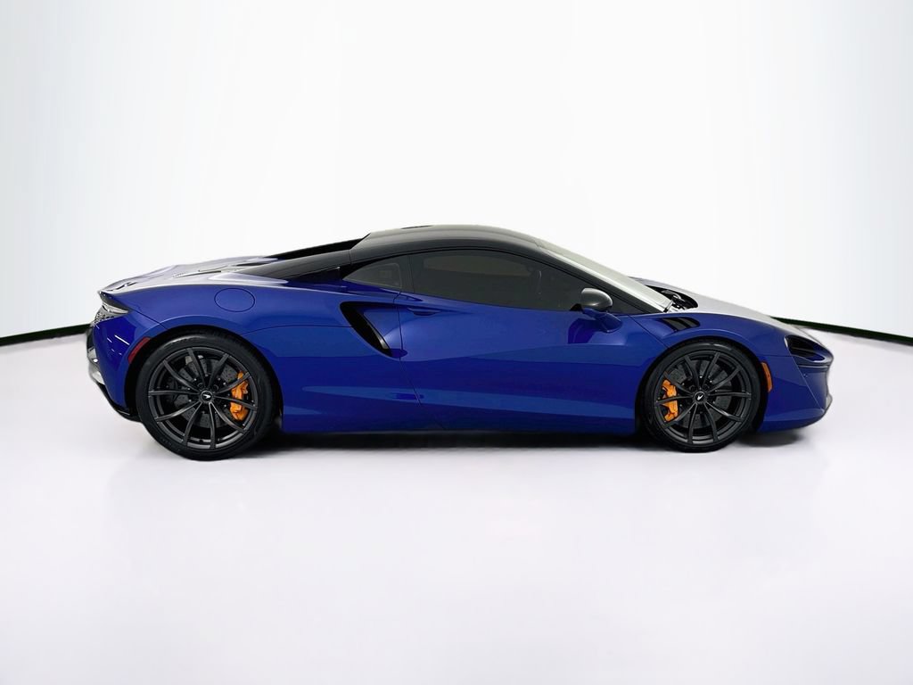 Used 2023 McLaren Artura RWD image 4