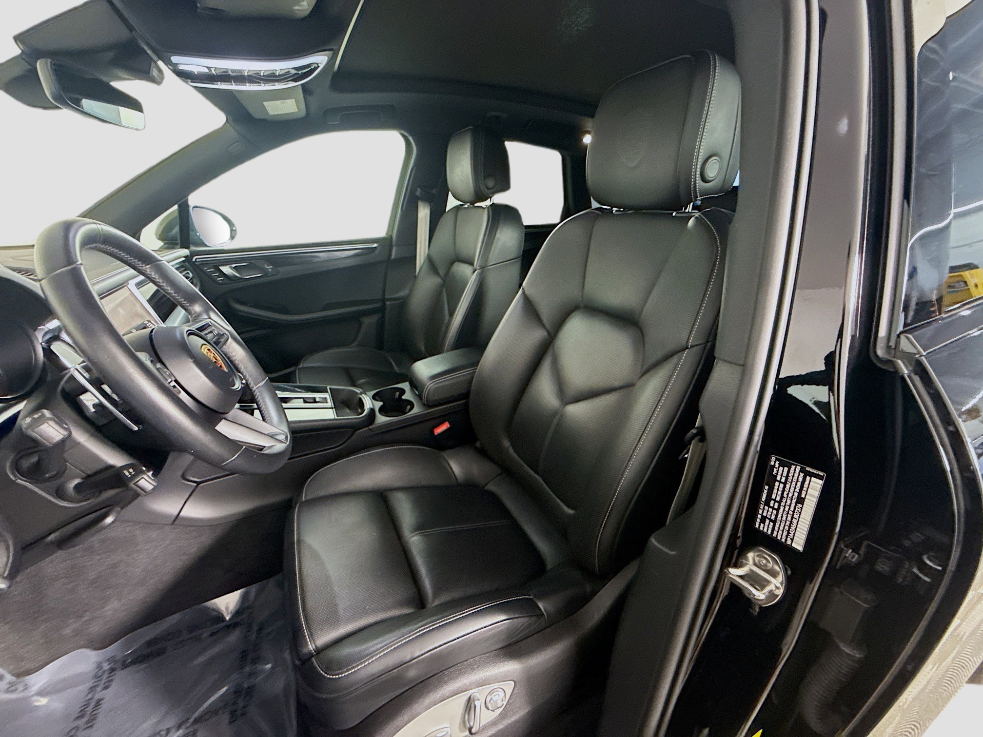 Used 2024 Porsche Macan Turbo w/ Premium Plus Package image 21