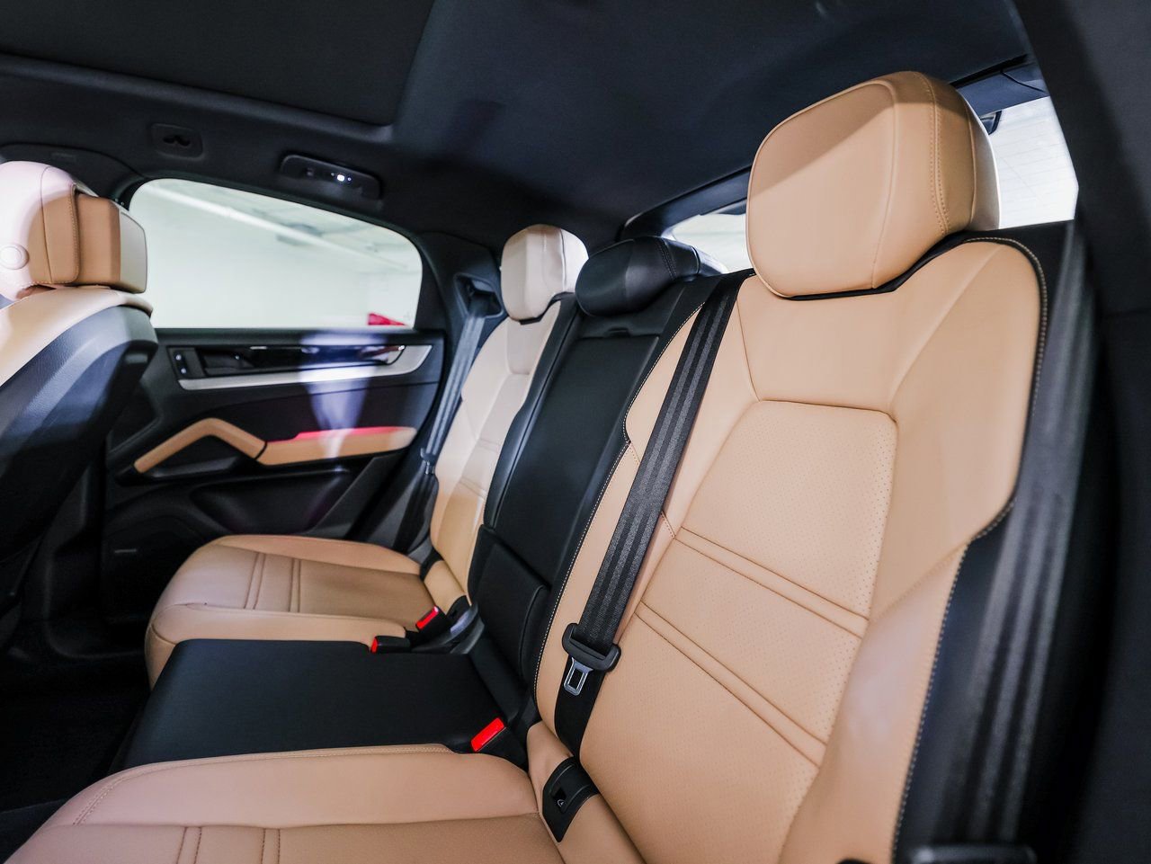 Certified 2025 Porsche Cayenne Coupe image 25