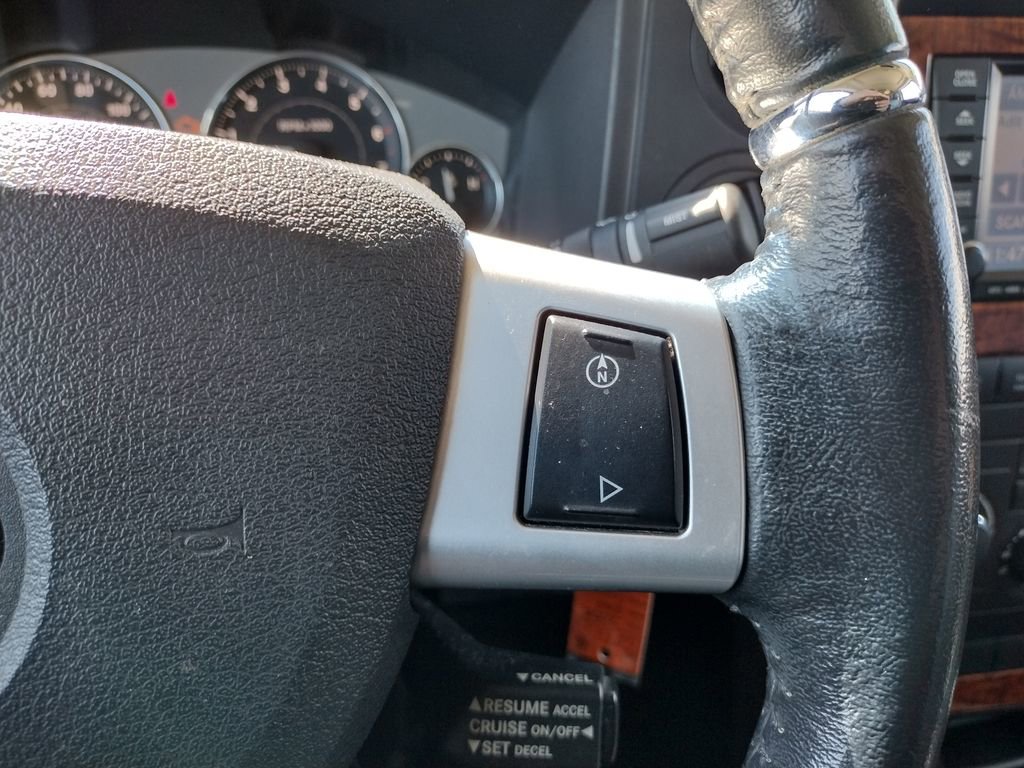 Used 2008 Jeep Commander Limited w/ Trailer Tow Group IV image 22