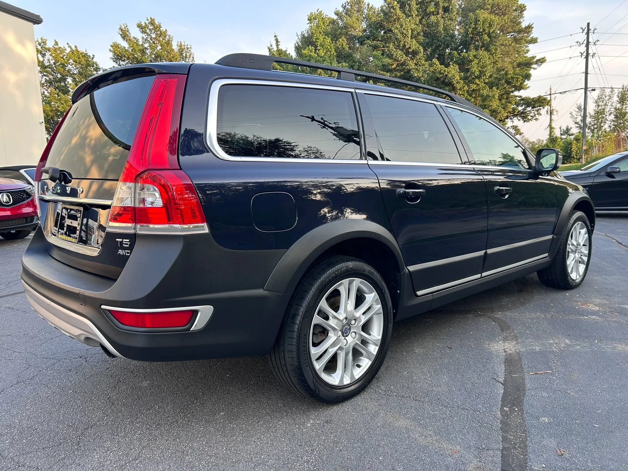 Used 2016 Volvo XC70 T5 Premier w/ Proximity Package AWD/4WD image 3