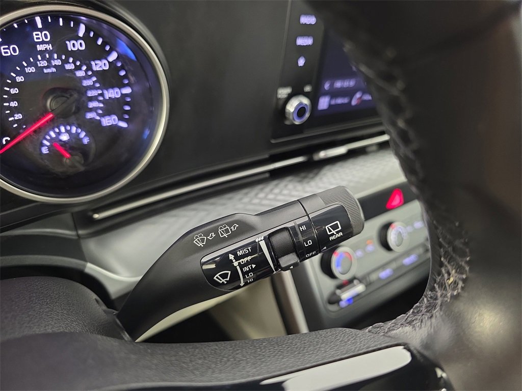 Used 2022 Kia Carnival LX image 24