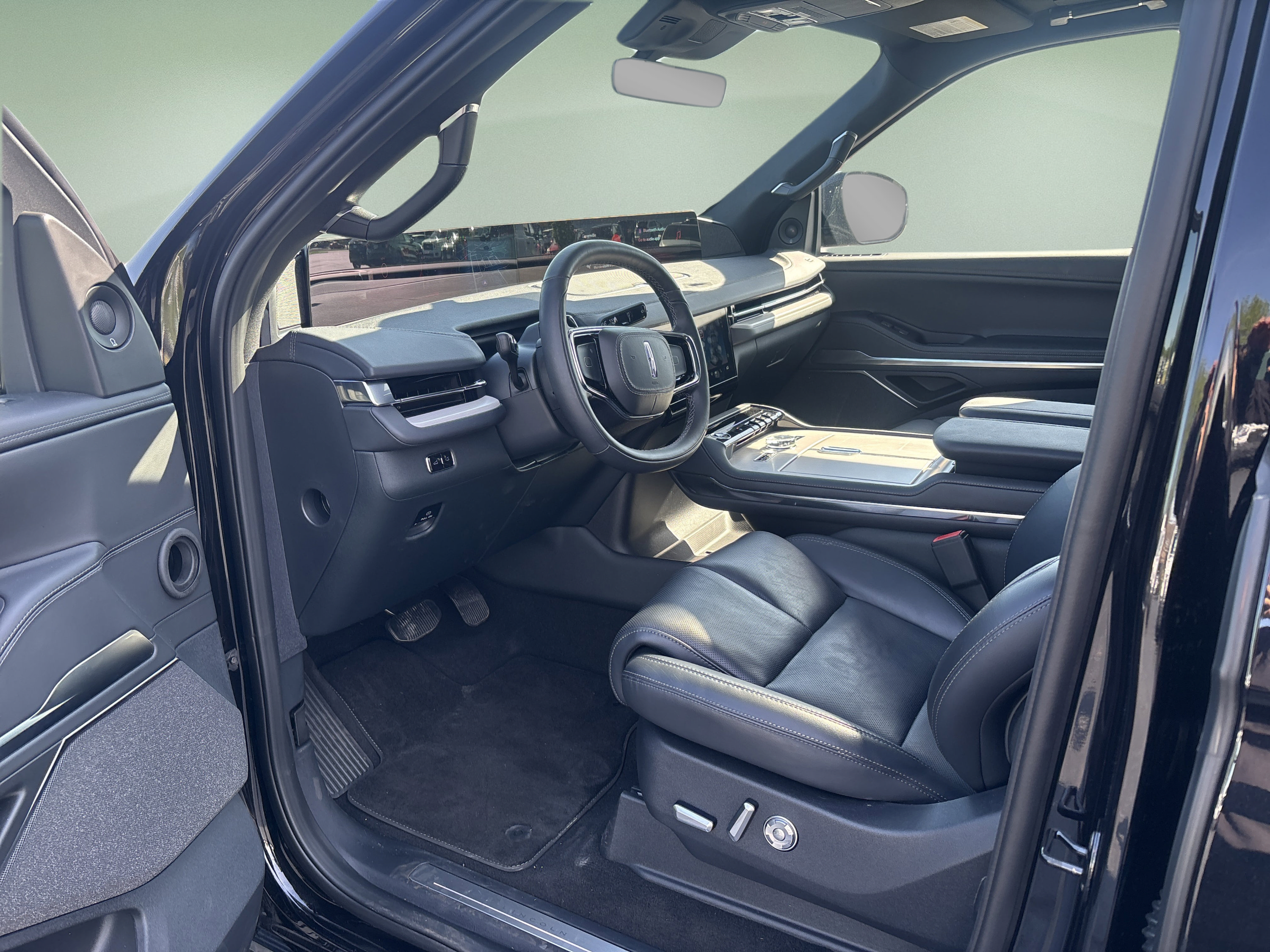 New 2025 Lincoln Navigator Reserve w/ Jet Appearance Package AWD/4WD image 10