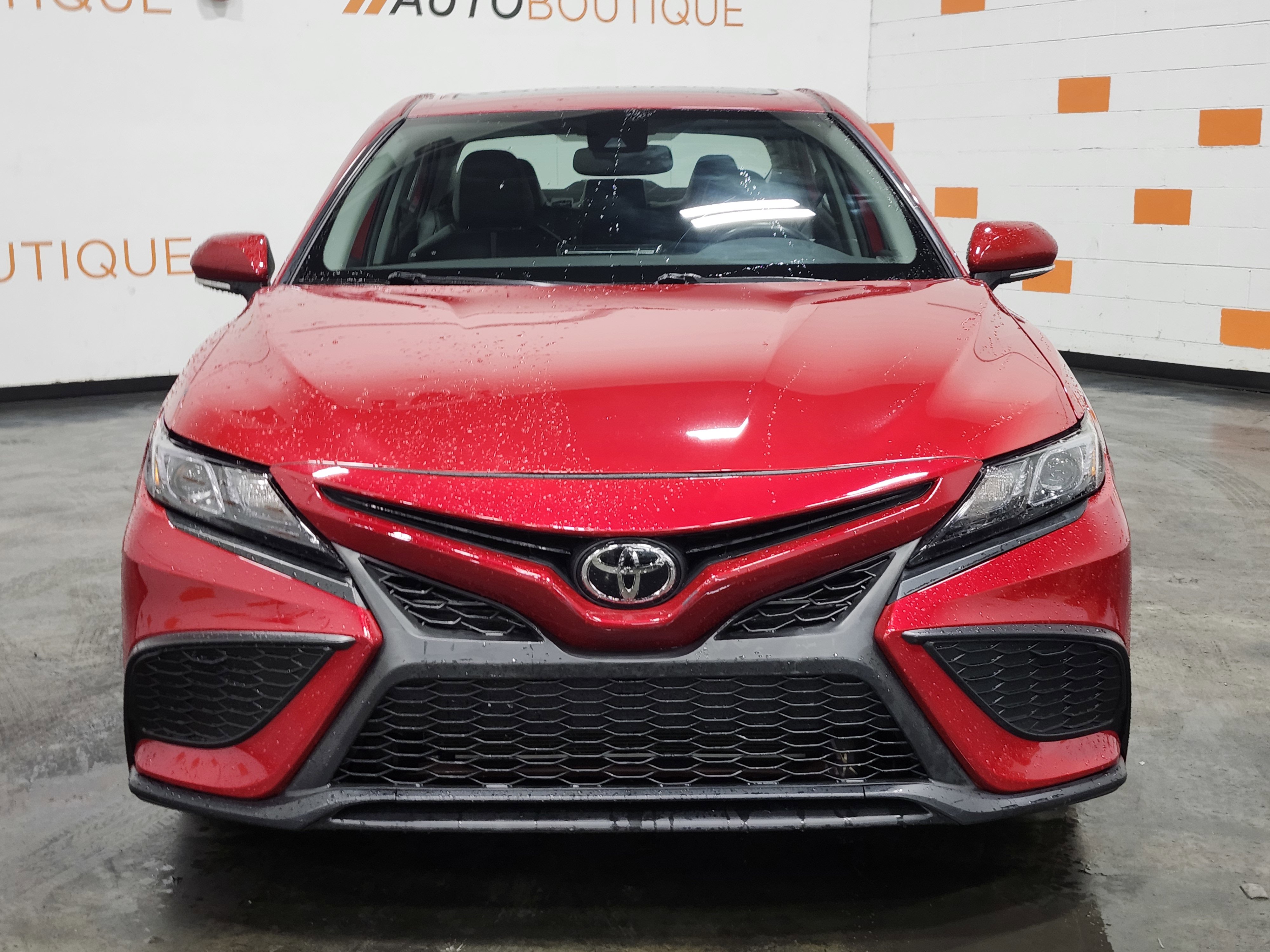 Used 2021 Toyota Camry SE image 3