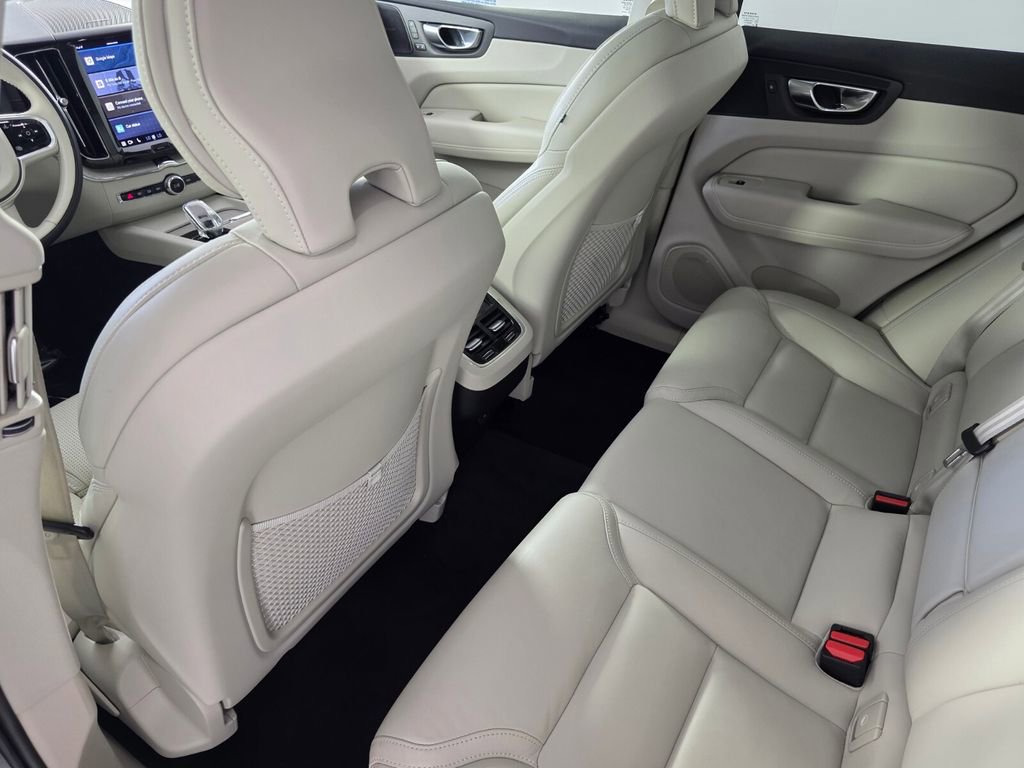 Used 2022 Volvo XC60 B5 Inscription w/ Protection Package Premier image 15