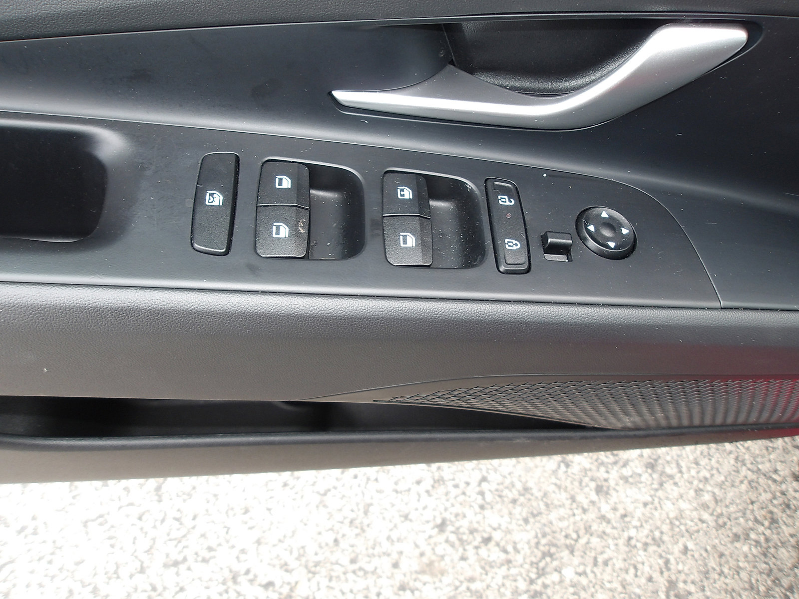 Certified 2025 Hyundai Elantra SE image 14