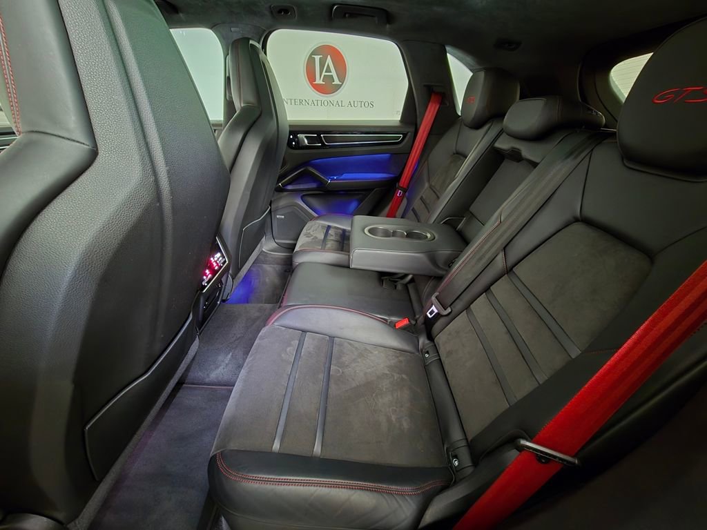 Used 2021 Porsche Cayenne GTS w/ Premium Package image 20