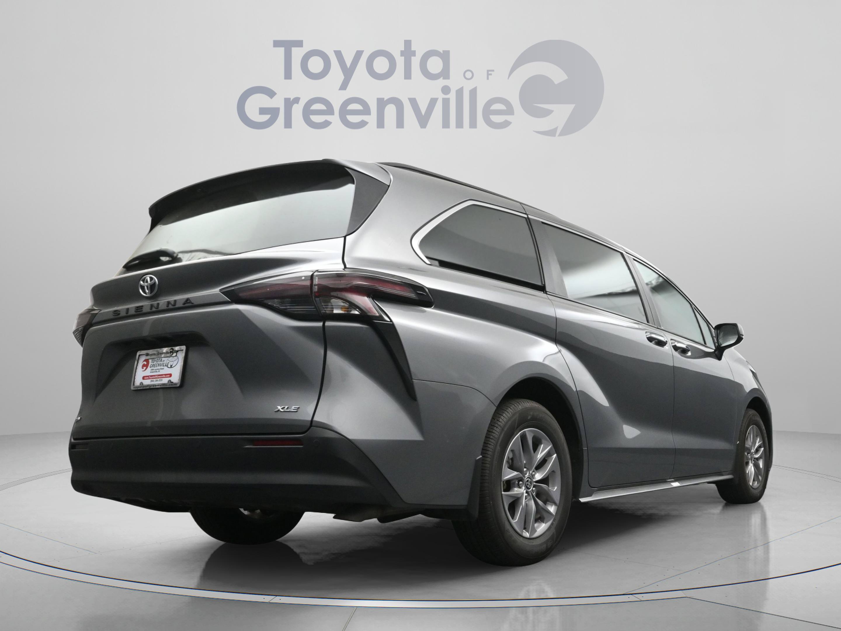 Certified 2026 Toyota Sienna XLE FWD image 15