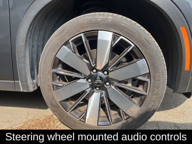 Used 2025 Mitsubishi Outlander SE image 5