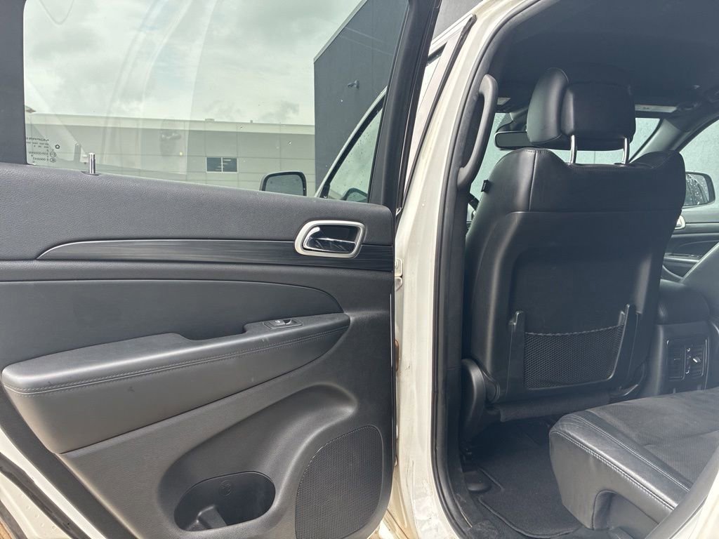 Used 2020 Jeep Grand Cherokee Altitude AWD/4WD image 12