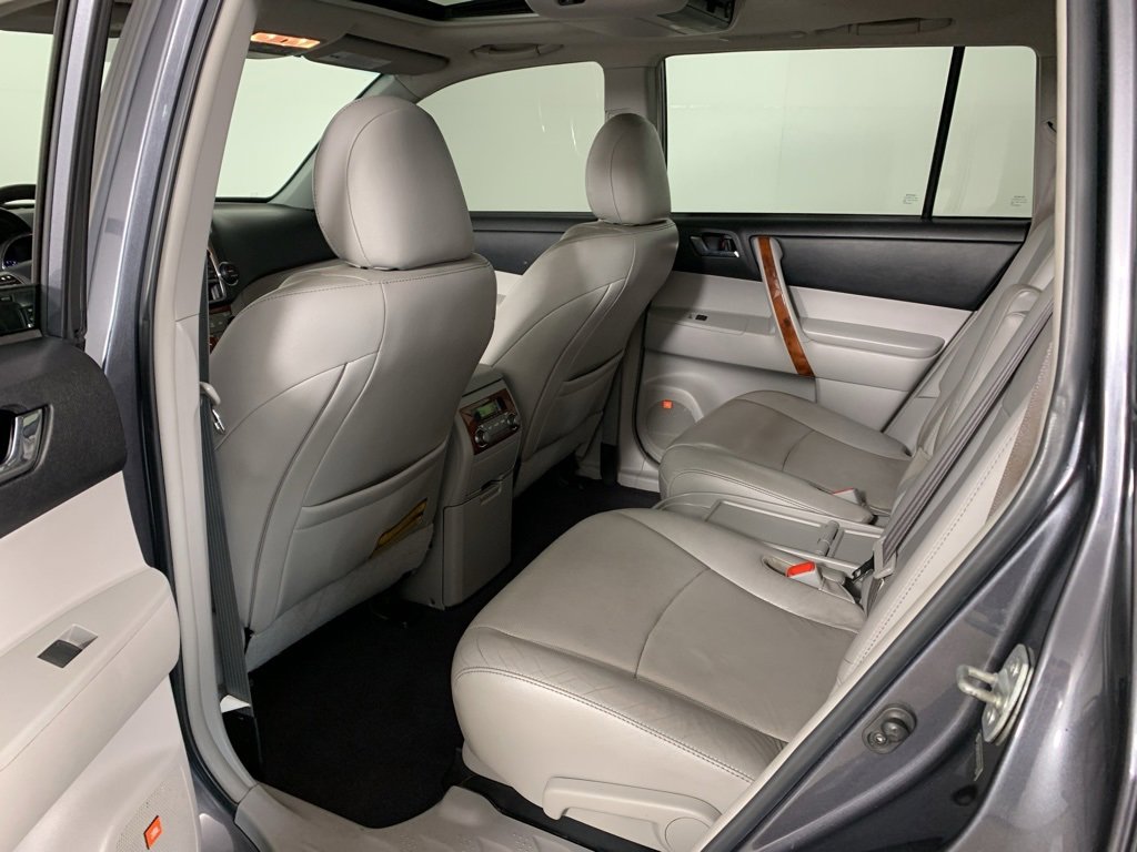 Used 2013 Toyota Highlander Limited image 35