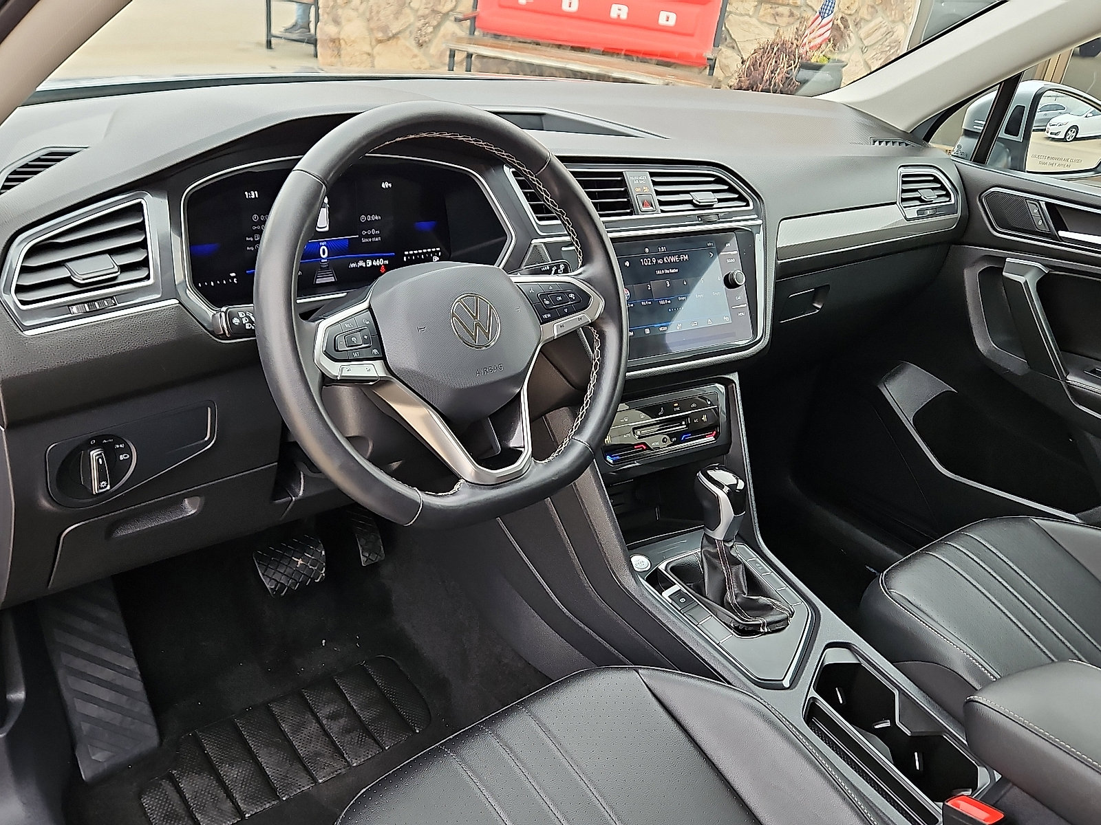Used 2024 Volkswagen Tiguan SE FWD image 13