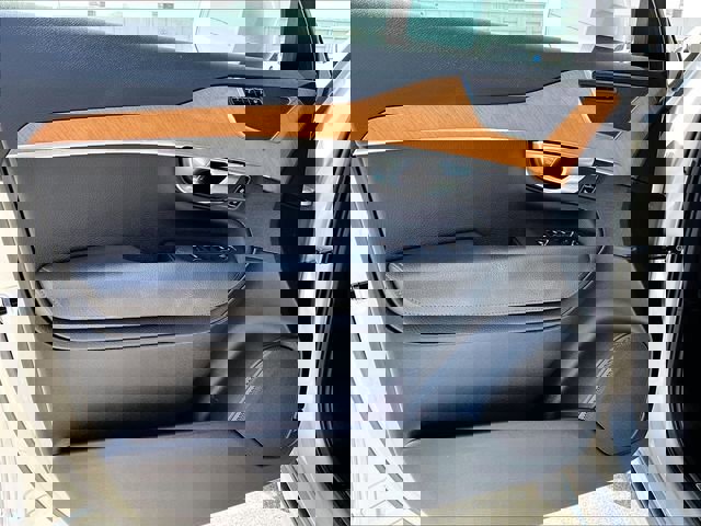 Used 2022 Volvo XC90 T6 Momentum w/ Climate Package AWD/4WD image 9