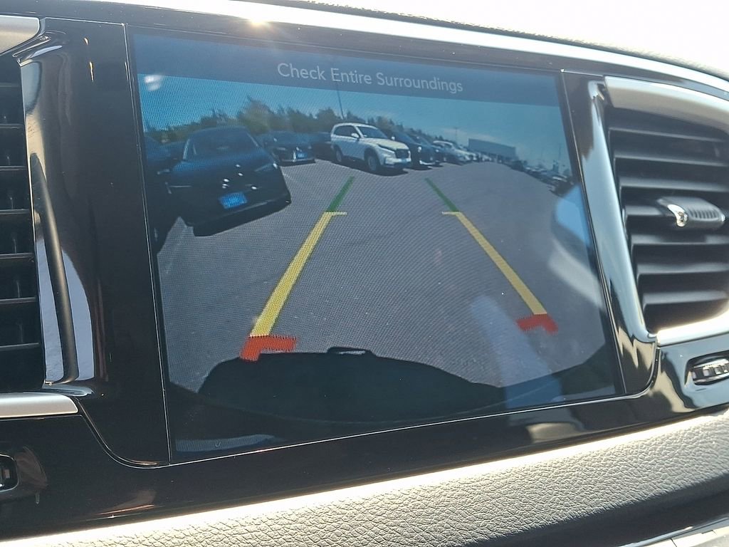 Used 2017 Chrysler Pacifica Touring-L FWD image 18