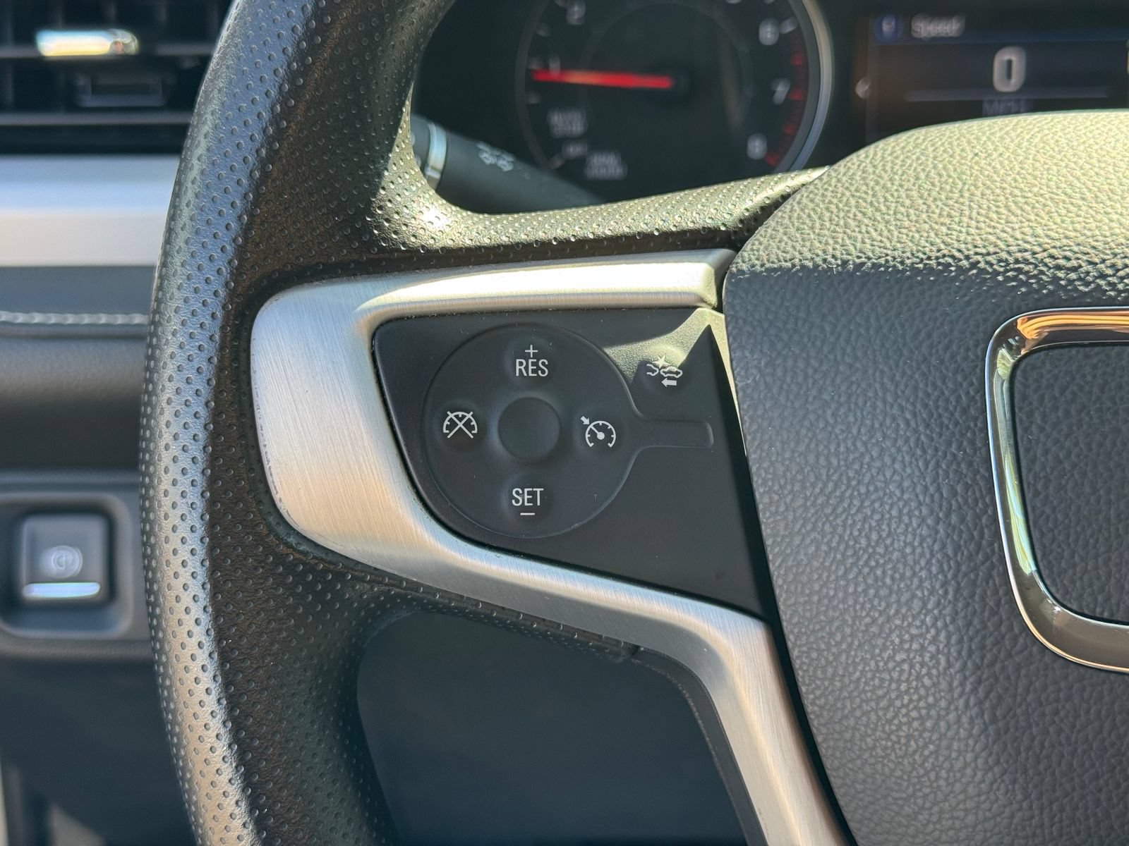 Used 2023 GMC Acadia SLE w/ Driver Convenience Package FWD image 30