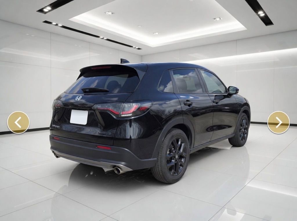 Used 2025 Honda HR-V Sport image 4