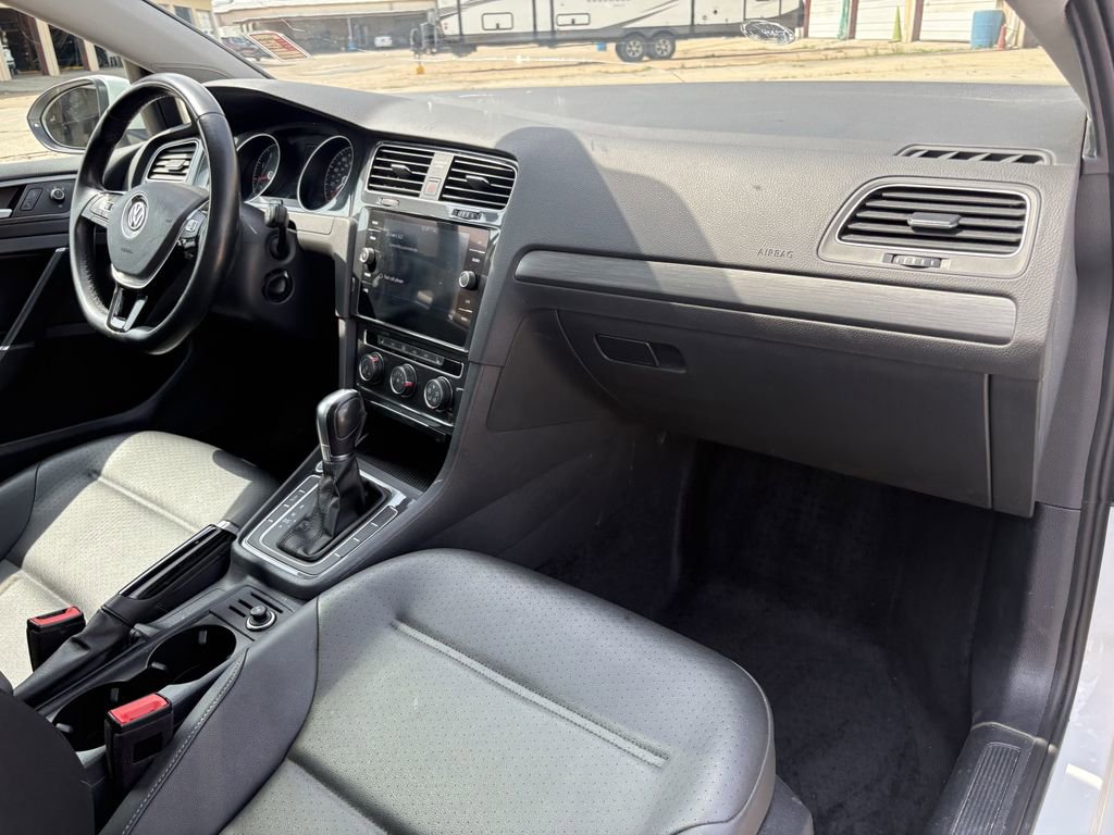 Used 2019 Volkswagen Golf SE image 26