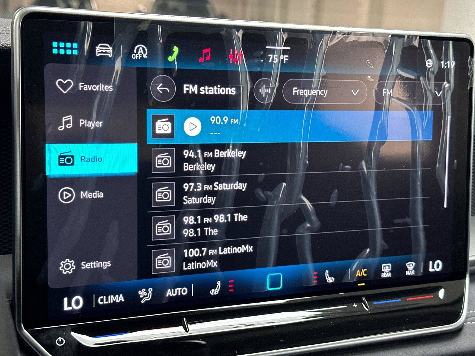 New 2026 Volkswagen Tiguan SE AWD/4WD image 17