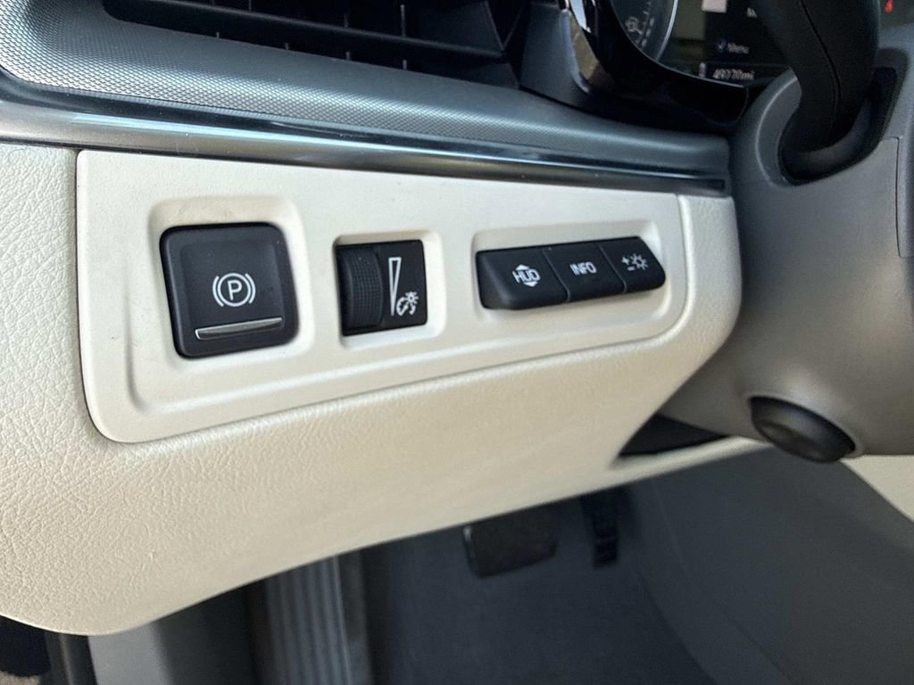 Certified 2021 Cadillac XT5 Premium Luxury image 31