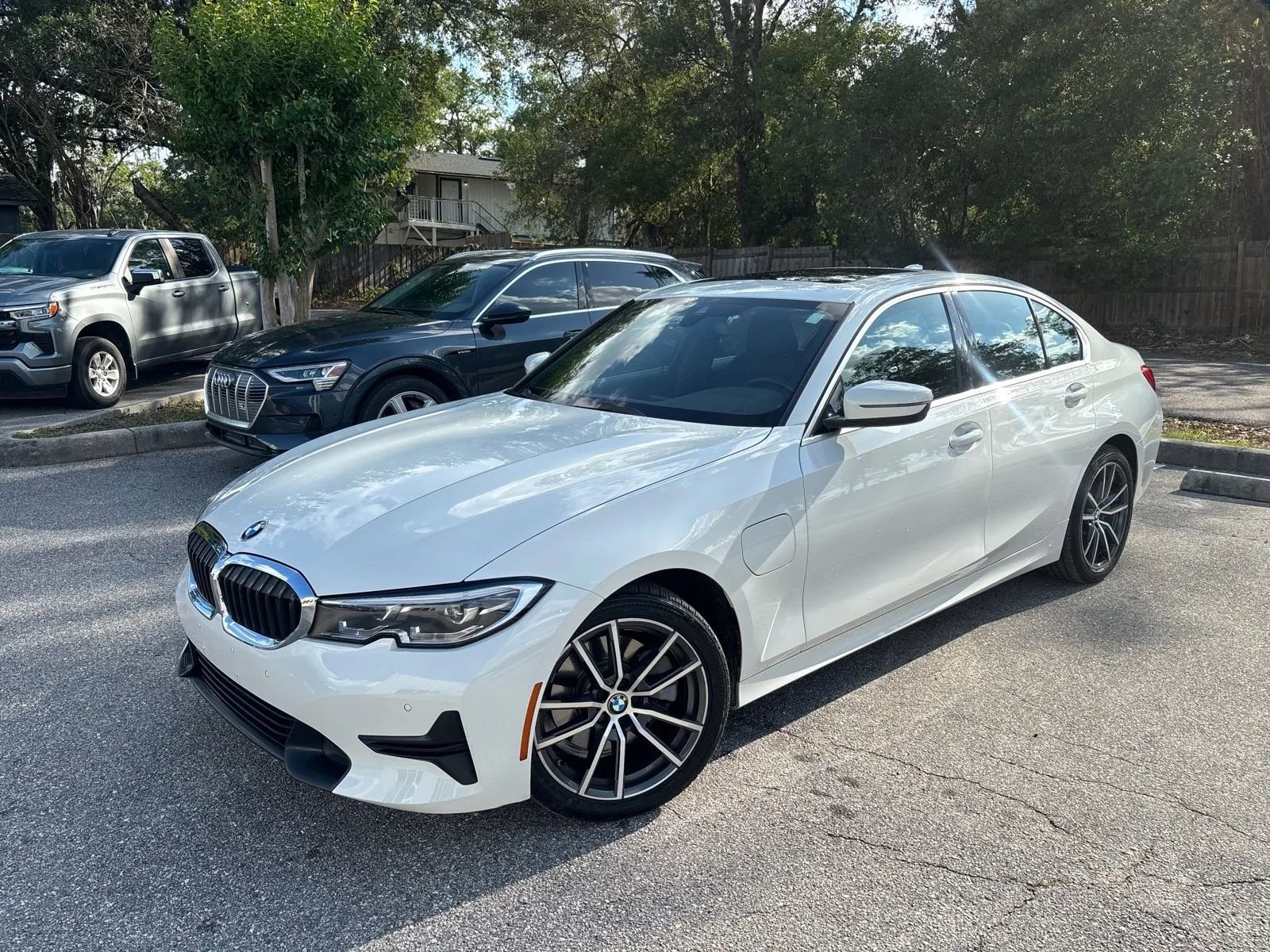 Used 2021 BMW 330e xDrive w/ Convenience Package AWD/4WD image 2