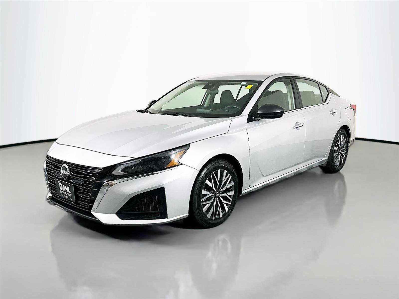 Used 2024 Nissan Altima 2.5 SV image 3