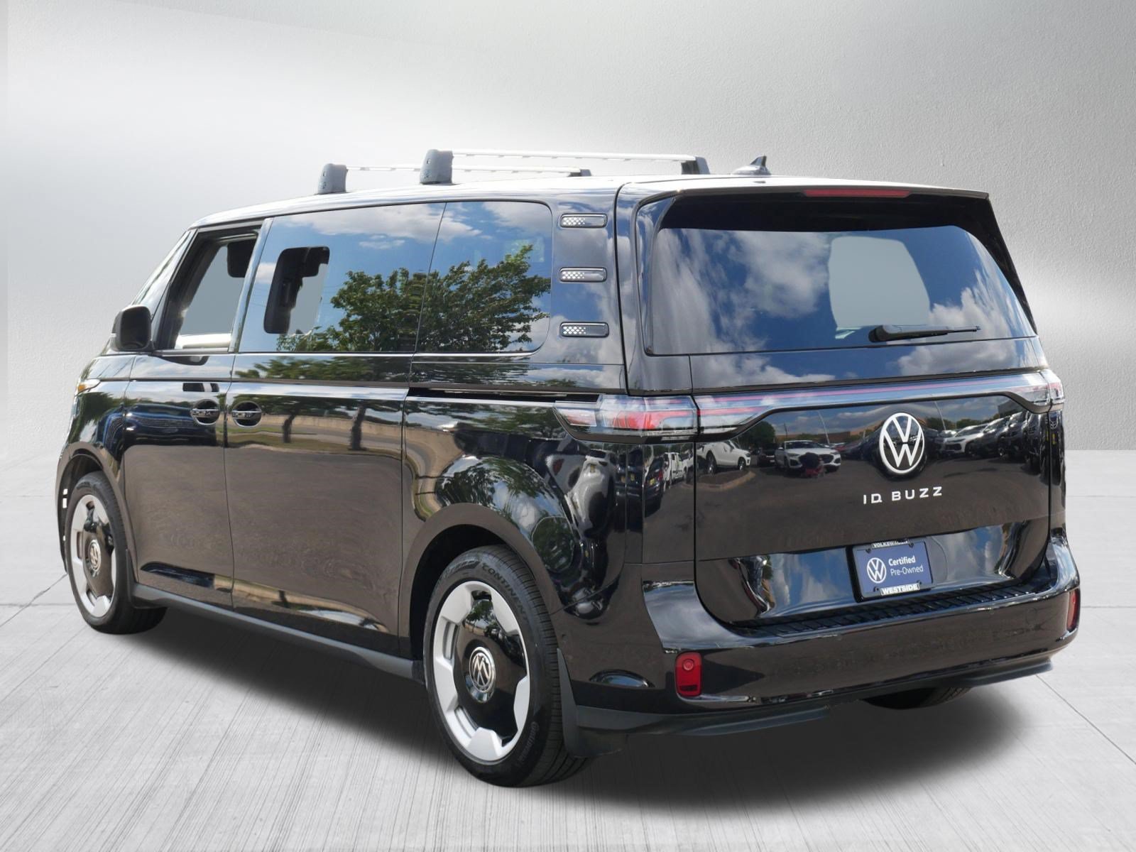 Certified 2025 Volkswagen ID. Buzz Pro S RWD image 5