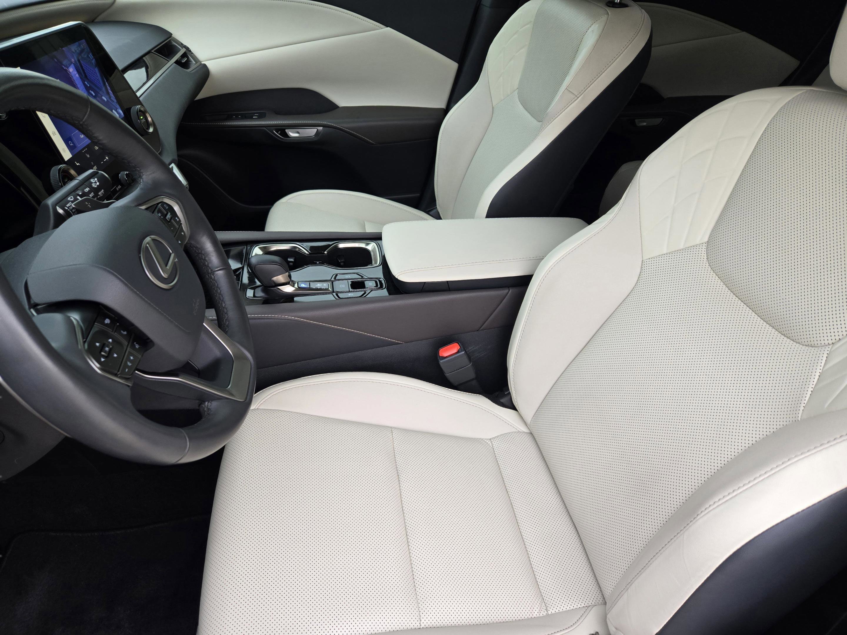 Used 2024 Lexus RX 350 FWD w/ Technology Package image 11