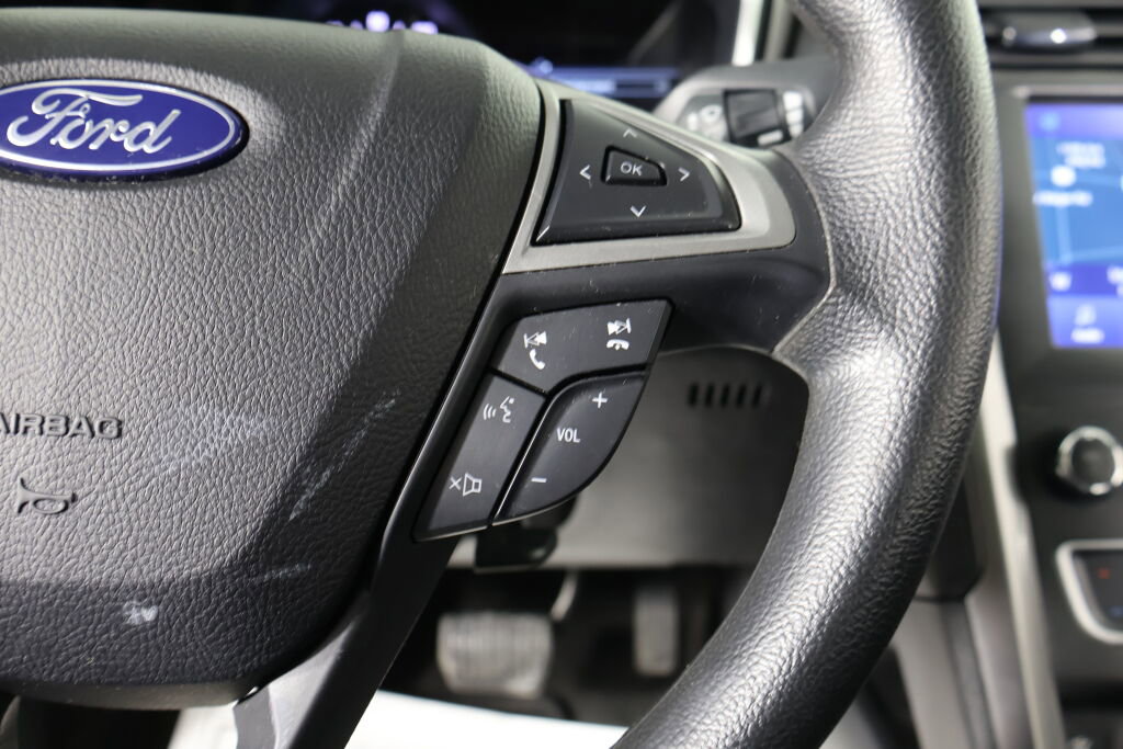 Used 2020 Ford Fusion SE image 37