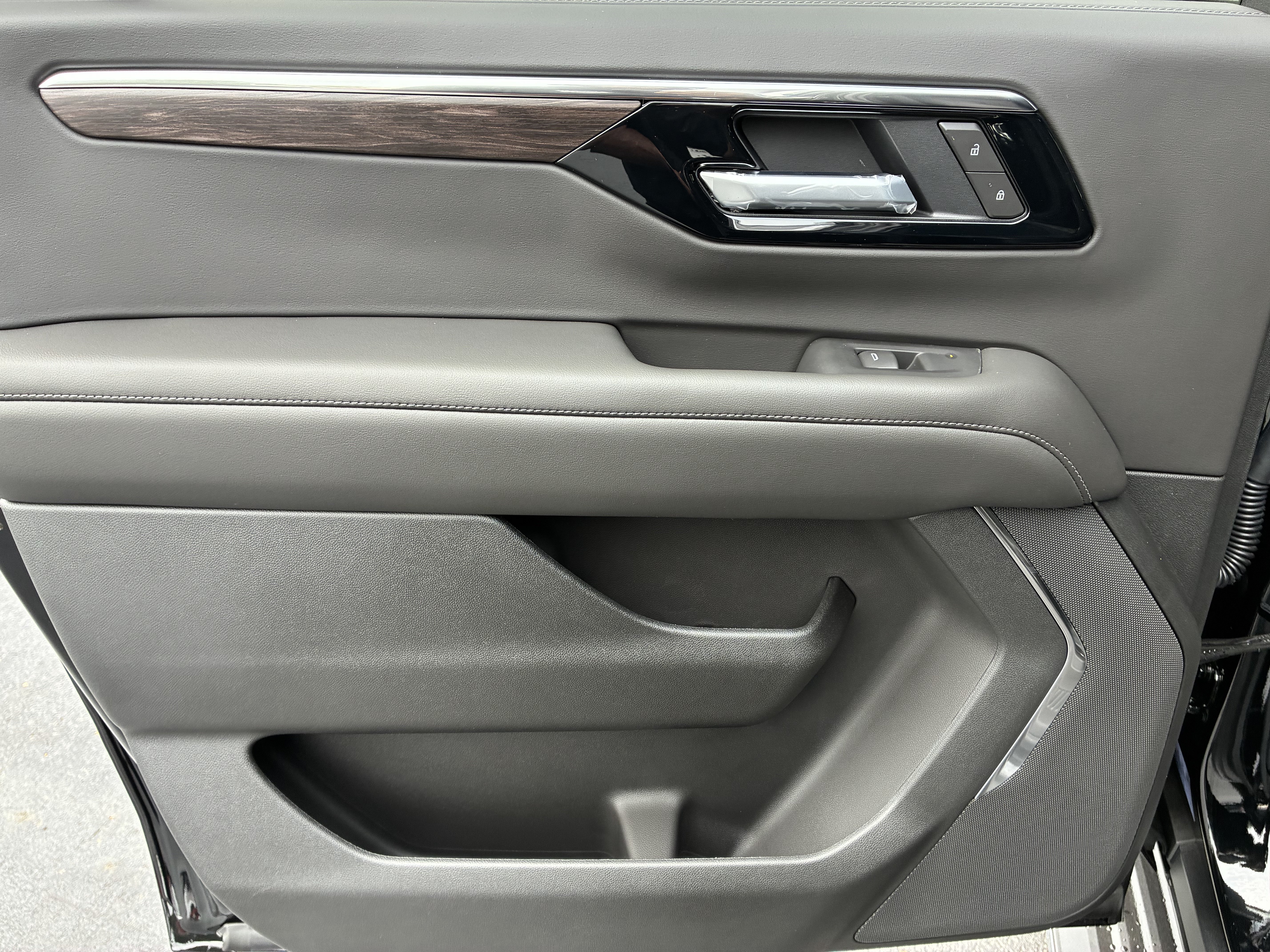 New 2026 Chevrolet Suburban LS w/ Max Trailering Package RWD image 15