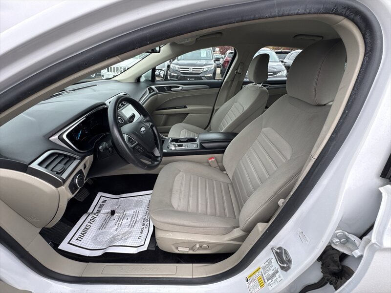 Used 2020 Ford Fusion SE FWD image 8