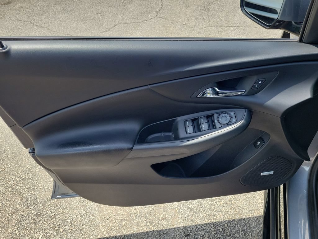 Used 2018 Chevrolet Volt Premier w/ Driver Confidence Package FWD image 10