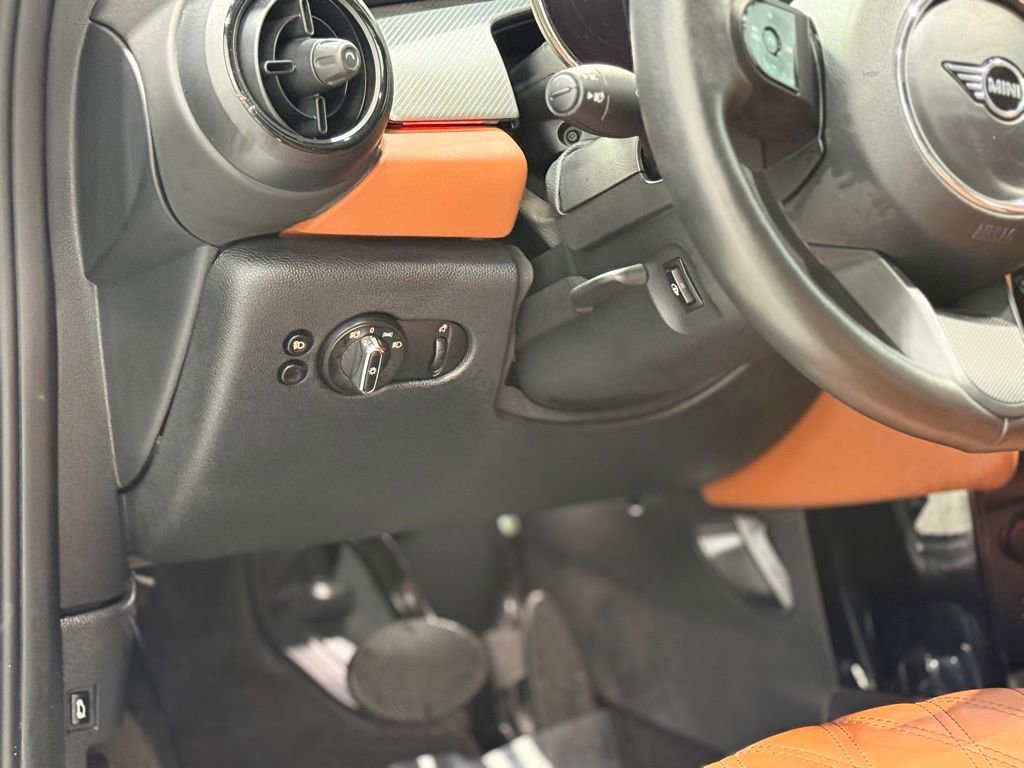 Used 2024 MINI Cooper SE w/ Signature Upholstery Package image 10