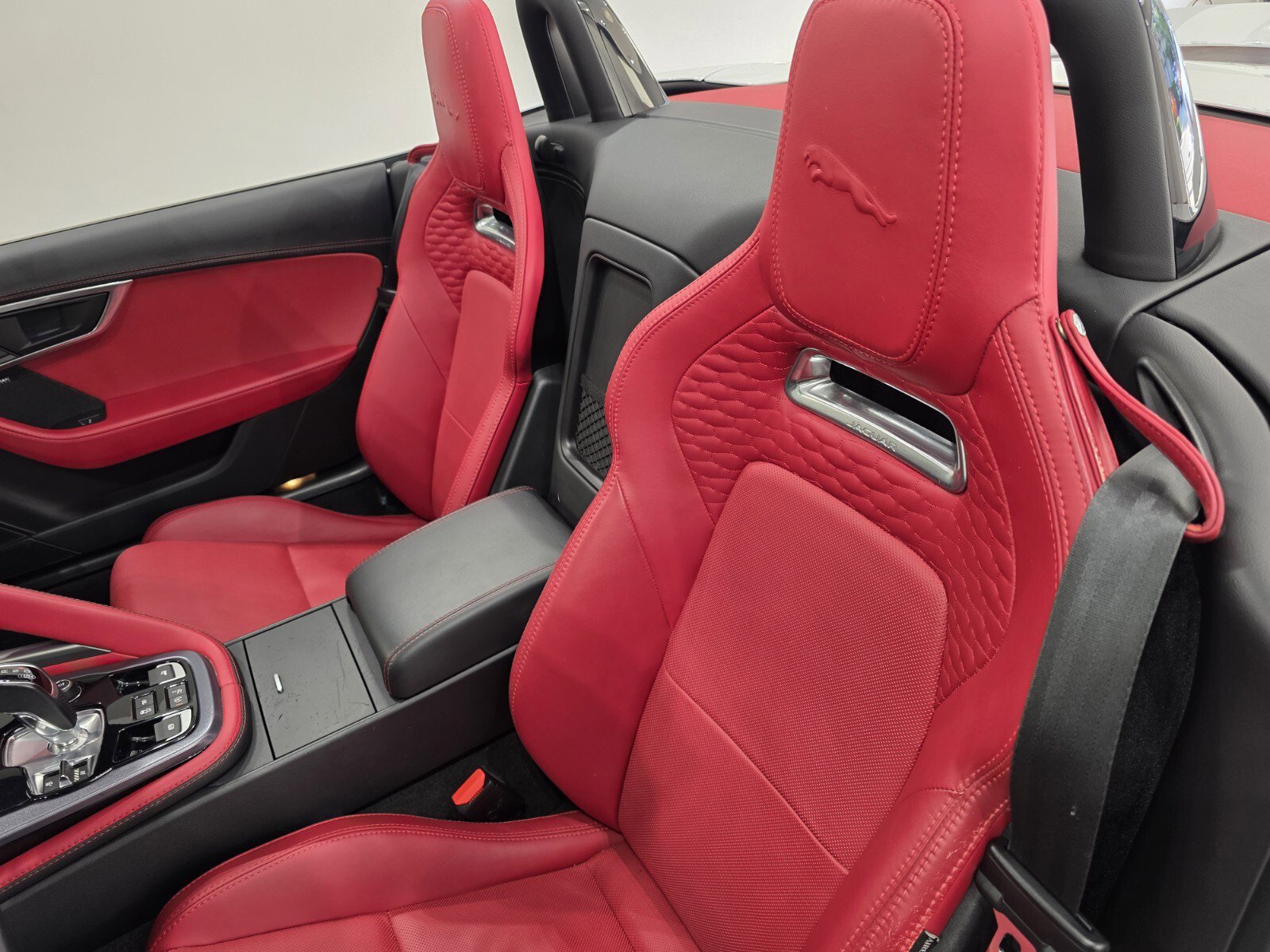 Used 2021 Jaguar F-TYPE Convertible image 10