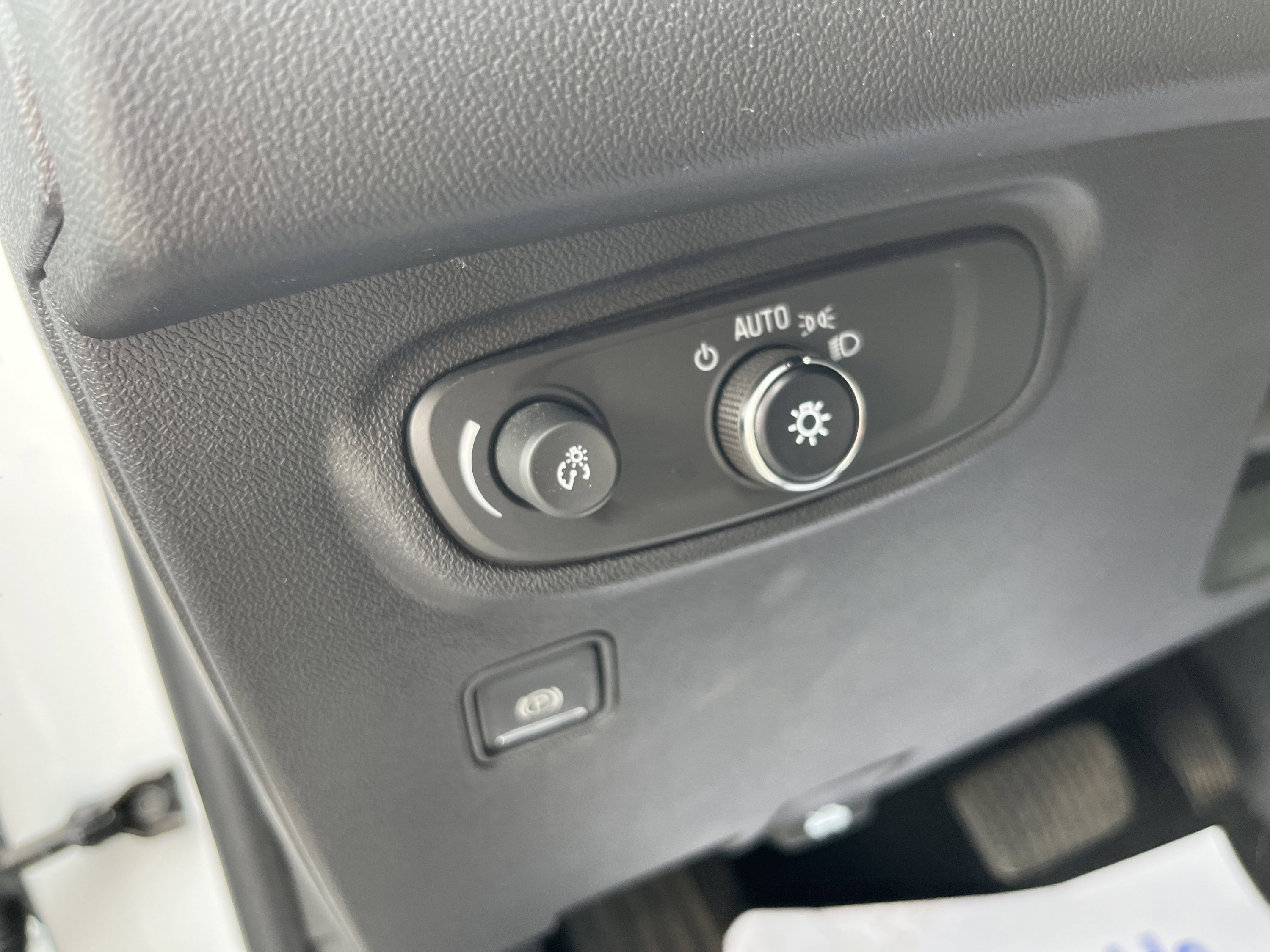 Used 2022 GMC Terrain SLE w/ Driver Convenience Package AWD/4WD image 18