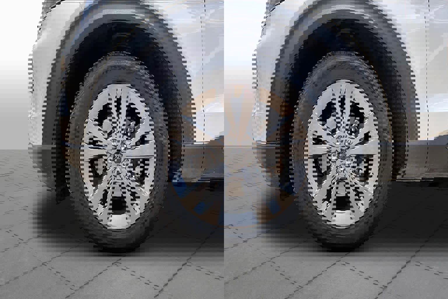 Certified 2021 Ford Explorer XLT w/ Equipment Group 202A image 10